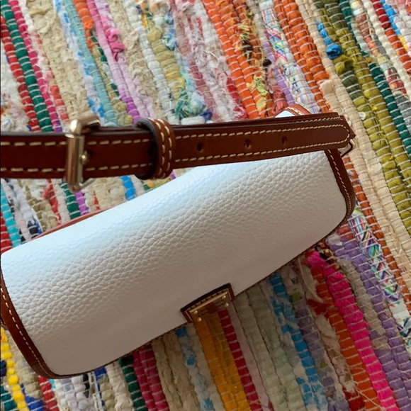 Dooney & Bourke White and tan purse. - Picture 8 of 8